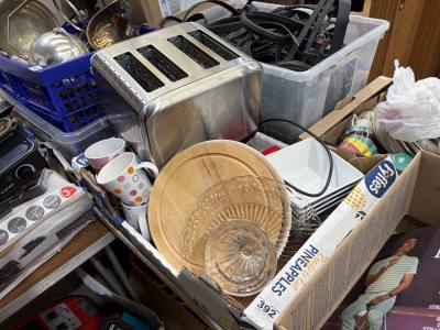 BOX OF PLATES ETC + TOASTER