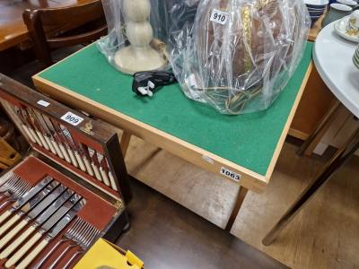 FOLDING GAMES TABLE