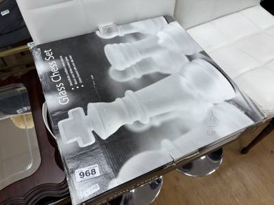 GLASS CHESS SET