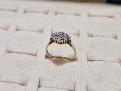 9CT DIAMOND CLUSTER RING SIZE N
