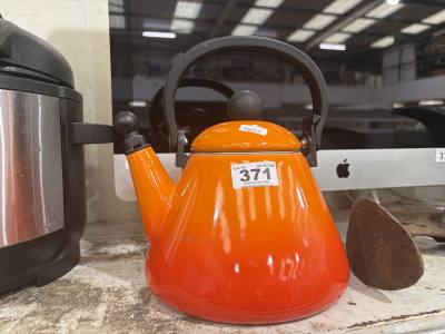 LE CREUSET TEAPOT
