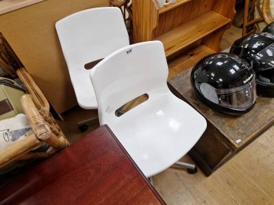 2 X SWIVEL OFFICE CHAIRS