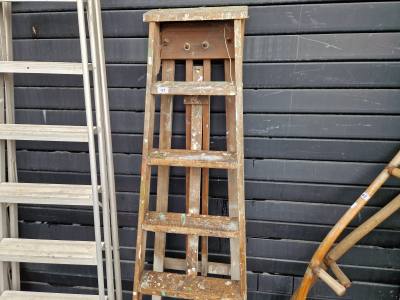 WOODEN STEP LADDER