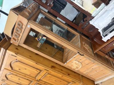 WOODEN DISPLAY UNIT