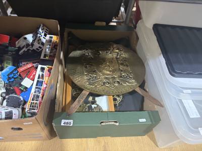 BOX OF BRASS ITEMS