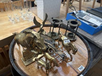 TABLE LOT OF BRASS + TRIVET