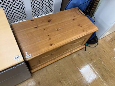 PINE BLANKET BOX + CONTENTS