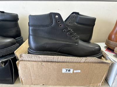 SIZE 11 WALKING BOOTS