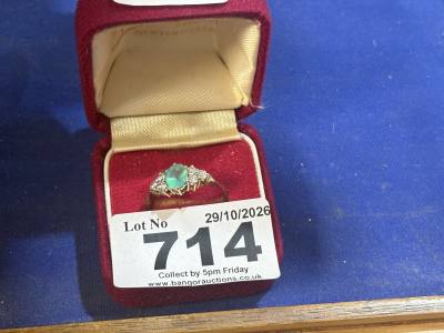 9CT EMERALD + CZ CLUSTER RING (SIZE O)
