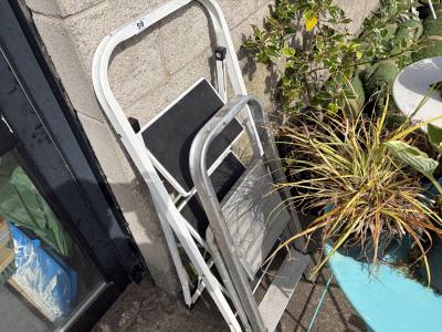 2 X ALUMINIUM STEPS