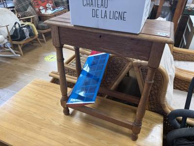 OAK SIDE TABLE