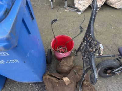 4 X BAGS OF RIVETS + BUCKET