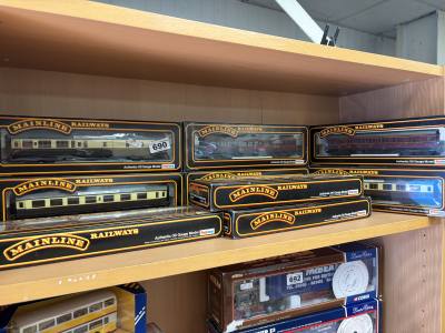 9 X MAINLINE RAILWAY CARRIAGES