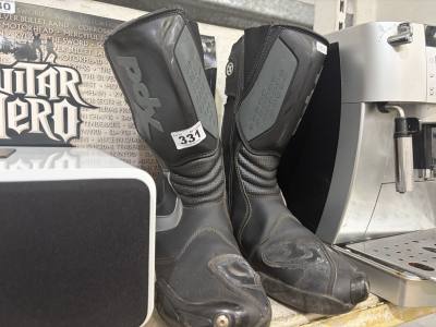 SET OF MOTORBIKE BOOTS