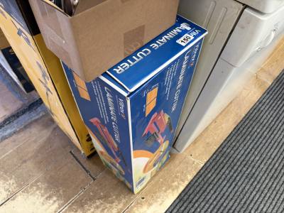 BOXED LAMINATE CUTTER