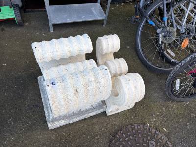 2 X GARDEN ORNAMENTS