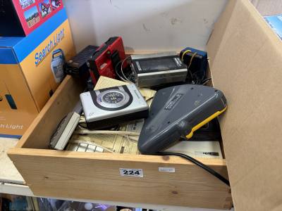 BOX OF WALKMANS + ELECTRICS
