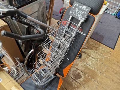 2 X SHOP STANDS