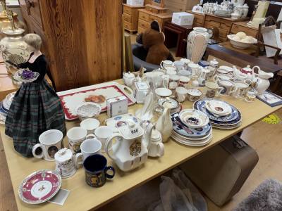 TABLE LOT OF COMMEMORATIVE WARE