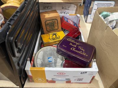 BOX OF VINTAGE ITEMS