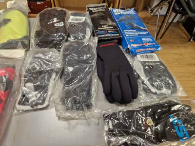 10 PAIRS OF DIVING GLOVES