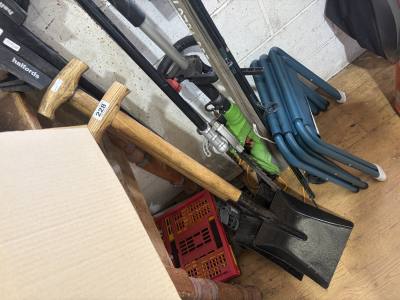 2 X NEW GARDEN SHOVELS