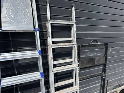 FOLDING LADDER