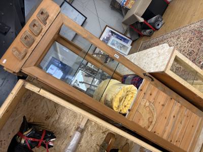 WOODEN DISPLAY UNIT