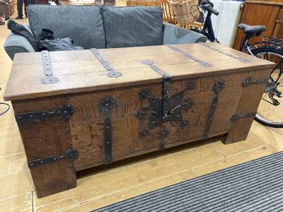 GERMAN OAK 16TH CENTURY STOLLENTRUHE COFFER