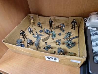 LOT OF MILITARY MINIATURES