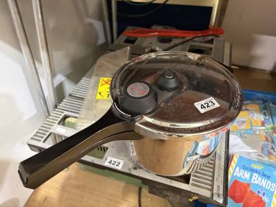 PRESSURE COOKER