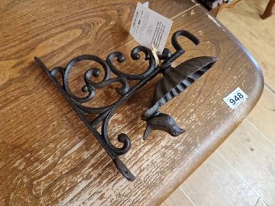 CAST DOOR HANGER