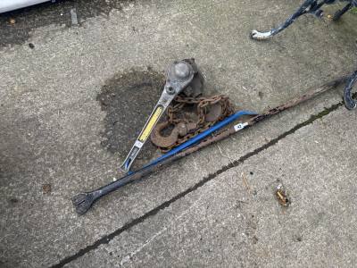 2 X CROWBARS + LEVER CHAIN HOIST