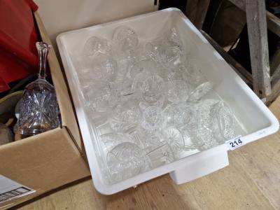 BOX OF CRYSTAL GLASSES