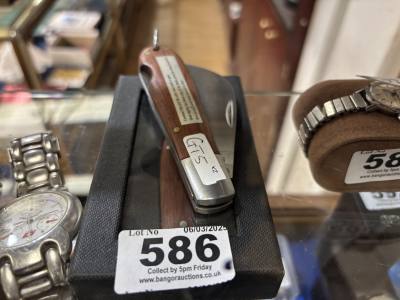 2 POCKET KNIVES