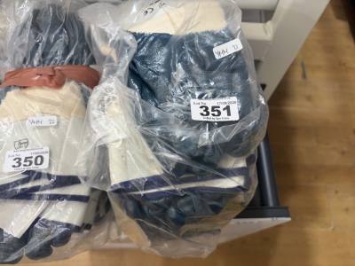 BUNDLE OF GLOVES