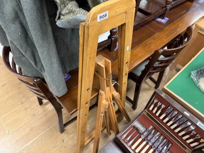 2 X ARTISTS EASELS
