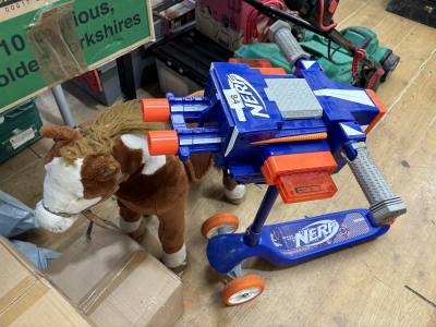 CHILDS SCOOTER + HORSE