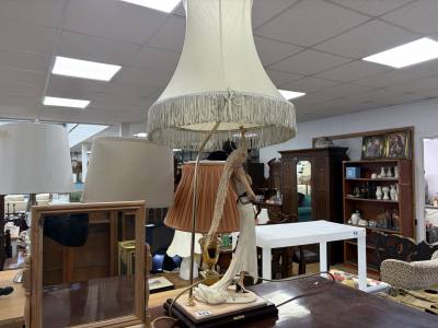 CAPODIMONTE FIGURE LAMP