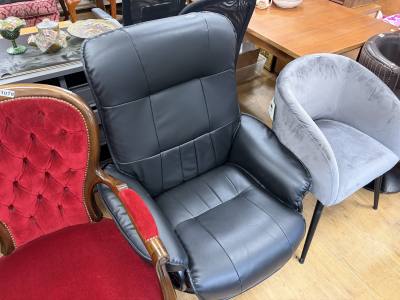 BLACK LEATHER RECLINING CHAIR