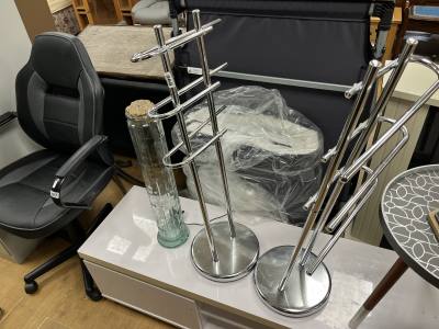 2 X HAND TOWEL RACKS + STORAGE JAR 