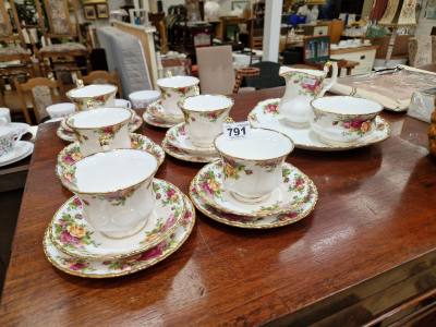 ROYAL ALBERT COUNTRY ROSE TEA SET