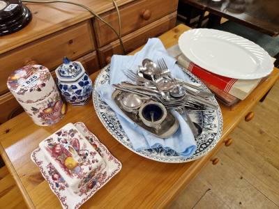 TABLE LOT