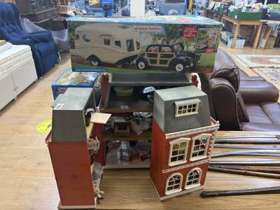 SYLVANIAN FAMILY HOTEL CAMPER, VAN FIGURES + ACC.