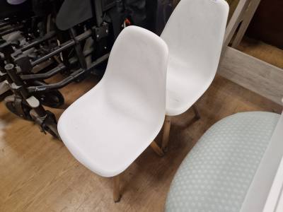PAIR OF CHILDRENS SEATS
