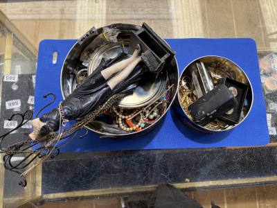 2 X TUBS OF COSTUME JEWELLERY + JEWELLERY STAND