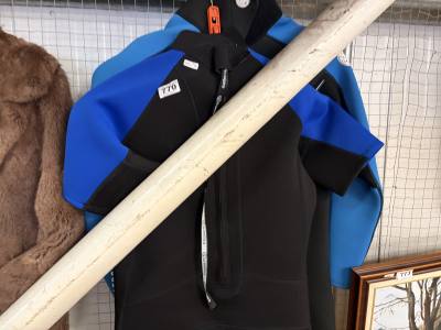 2 X WETSUITS