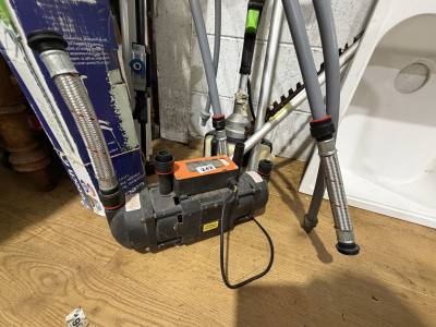 SHOWER PUMP + PIPES