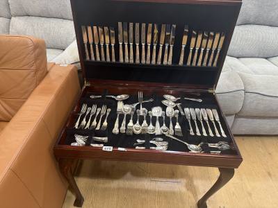 CASED CANTEEN CUTLERY IN TABLE