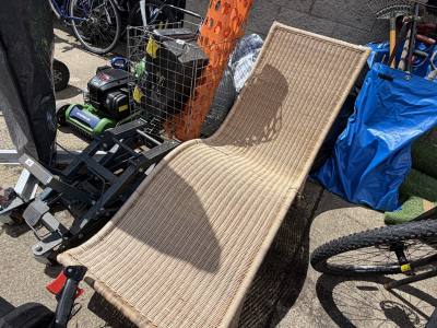 WICKER LOUNGER
